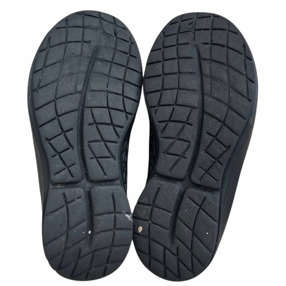 OOFOS OOMG EEZEE Low Shoe Slip On Sneakers Black Size 6